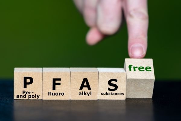 pfas nel confezionamento alimentare: rischi e alternative